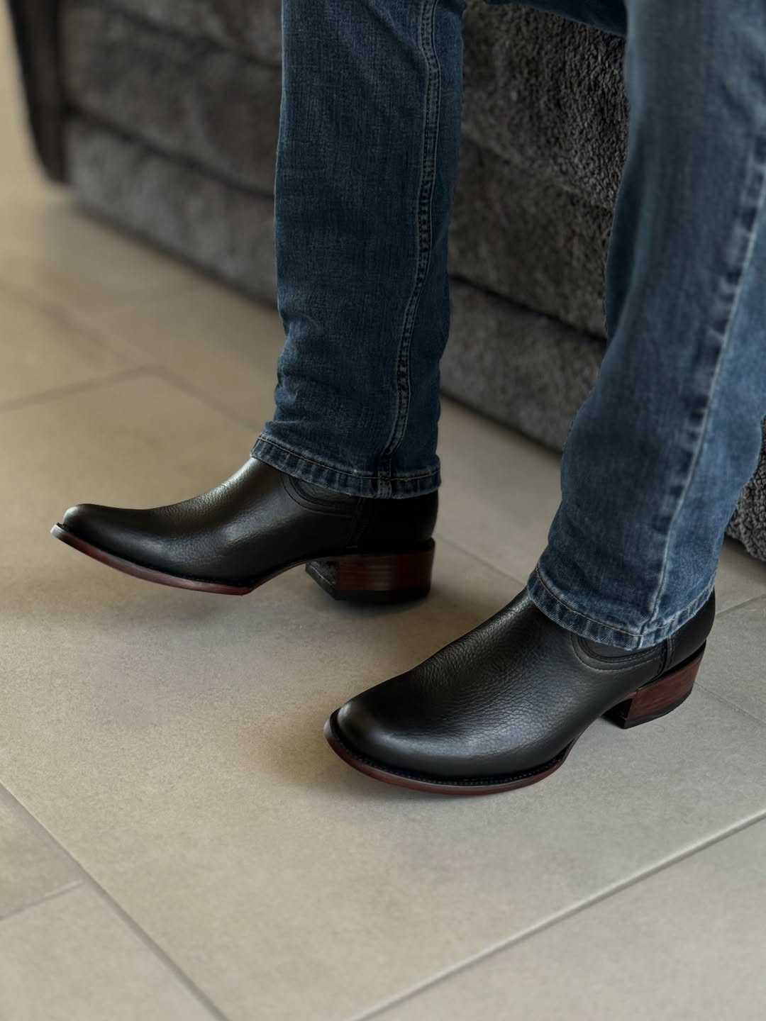 Men's Oval Black Boots