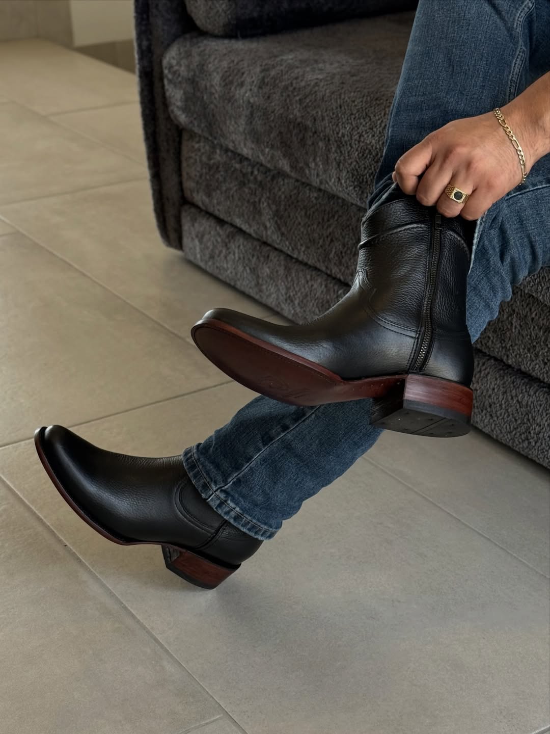 Men's Oval Black Boots